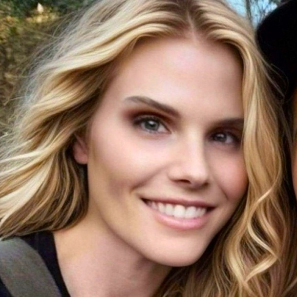 Meet your Posher, Hannah - Picture 1 of 1